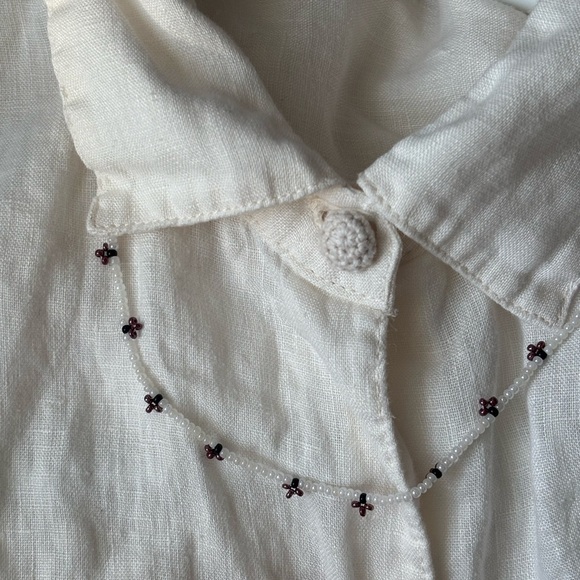 Elegant Pearl and Floral Necklace - Picture 3 of 7